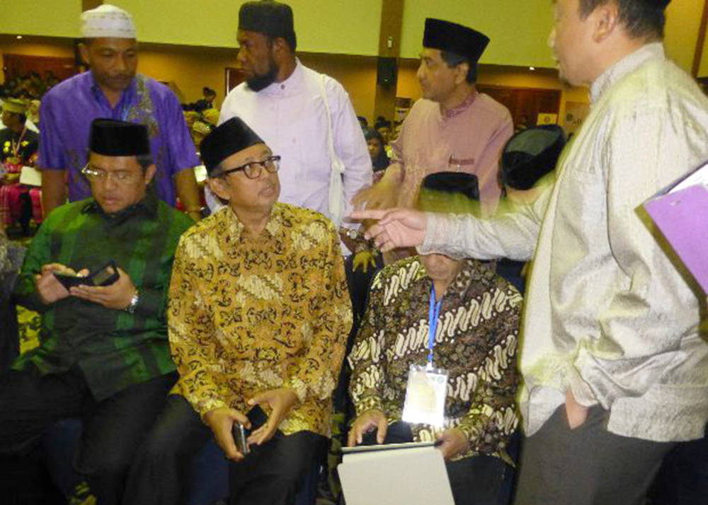 Pasca rapat pleno yang kontroversial, di antara tim perumus berdebat: Ketua SC Slamet Efendi Yusuf, Slamet Efendi Yusuf, Irfan S Awwas, Bachtiar Nashir, Zaitun, Fahmi Zarkasyi, Garamatan.